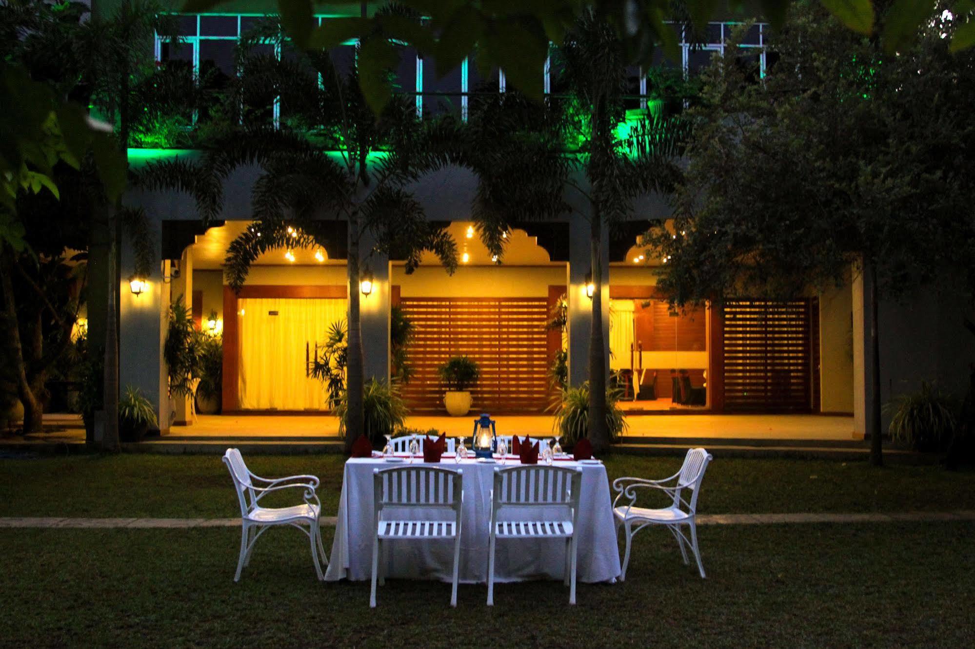 Wet Water Resort Gampaha Exterior foto